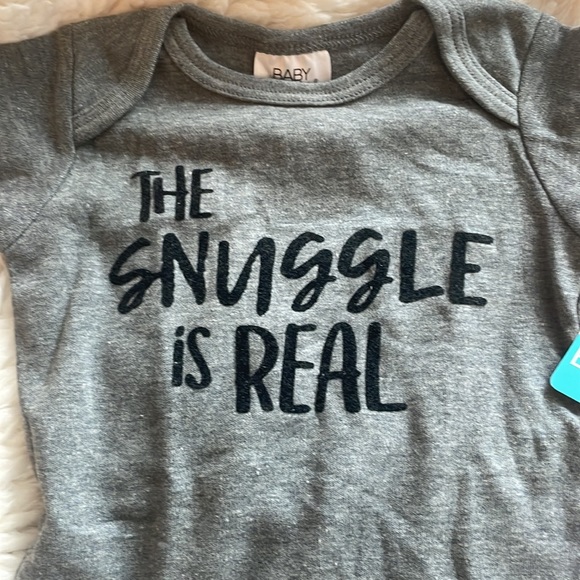 3/$20🎉The Snuggle is Real onesie, 3 & 9 months - Picture 3 of 5